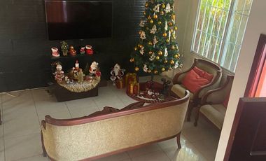 EN VENTA CASA DE 3 PLANTAS MACHALA