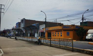 VENDO TERRENO  COMERCIAL DE 1094 M2 EN PLENA AV. CARLOS IZAGUIRRE SMP