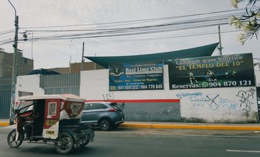 VENDO TERRENO  COMERCIAL DE 1094 M2 EN PLENA AV. CARLOS IZAGUIRRE SMP