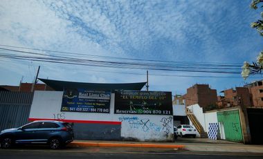 VENDO TERRENO  COMERCIAL DE 1094 M2 EN PLENA AV. CARLOS IZAGUIRRE SMP