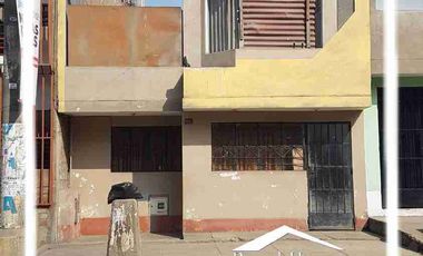 CASA COMO TERRENO En Venta – Mariscal Cáceres, SJL | 90 m²