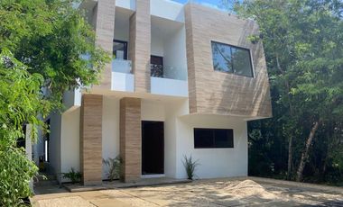 Residencial El Encuentro: Espectacular Casa de 4 Recámaras con Jacuzzi Privado y Doble Altura