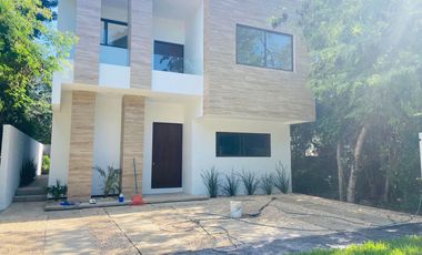 Residencial El Encuentro: Espectacular Casa de 4 Recámaras con Jacuzzi Privado y Doble Altura