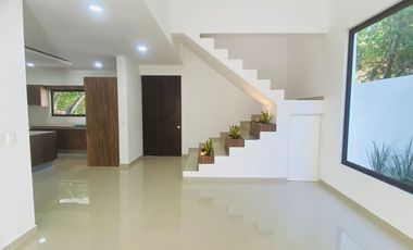Residencial El Encuentro: Espectacular Casa de 4 Recámaras con Jacuzzi Privado y Doble Altura