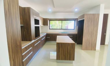 Residencial El Encuentro: Espectacular Casa de 4 Recámaras con Jacuzzi Privado y Doble Altura