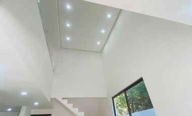 Residencial El Encuentro: Espectacular Casa de 4 Recámaras con Jacuzzi Privado y Doble Altura
