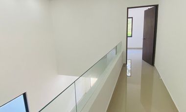 Residencial El Encuentro: Espectacular Casa de 4 Recámaras con Jacuzzi Privado y Doble Altura