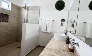 270 m² en Cancún – Residencial Aqua con Alta Plusvalía y Alberca Privada  Ideal para Vivir o Invertir