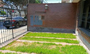 VENTA DE DEPARTAMENO DE DOS DORMITORIO  EN SEGUNDO PISO / INCLUYE COCHERA