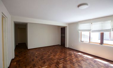 VENTA DE DEPARTAMENO DE DOS DORMITORIO  EN SEGUNDO PISO / INCLUYE COCHERA