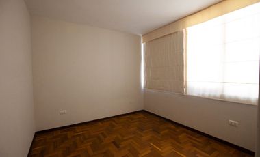 VENTA DE DEPARTAMENO DE DOS DORMITORIO  EN SEGUNDO PISO / INCLUYE COCHERA