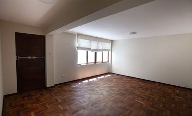 VENTA DE DEPARTAMENO DE DOS DORMITORIO  EN SEGUNDO PISO / INCLUYE COCHERA