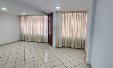 LINDA CASITA EN CIUDAD DEL DEPORTE 2DO SECTOR