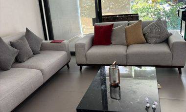SE RENTA HERMOSA CASA EN PUERTA DEL BOSQUE, EN ESQUINA, A UNOS PASOS DE LA CASA CLUB