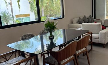 SE RENTA HERMOSA CASA EN PUERTA DEL BOSQUE, EN ESQUINA, A UNOS PASOS DE LA CASA CLUB
