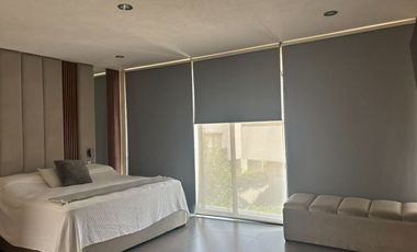 SE RENTA HERMOSA CASA EN PUERTA DEL BOSQUE, EN ESQUINA, A UNOS PASOS DE LA CASA CLUB