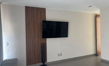 SE RENTA HERMOSA CASA EN PUERTA DEL BOSQUE, EN ESQUINA, A UNOS PASOS DE LA CASA CLUB
