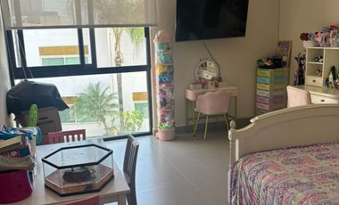 SE RENTA HERMOSA CASA EN PUERTA DEL BOSQUE, EN ESQUINA, A UNOS PASOS DE LA CASA CLUB