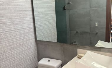 SE RENTA HERMOSA CASA EN PUERTA DEL BOSQUE, EN ESQUINA, A UNOS PASOS DE LA CASA CLUB