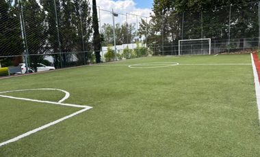 SE RENTA HERMOSA CASA EN PUERTA DEL BOSQUE, EN ESQUINA, A UNOS PASOS DE LA CASA CLUB
