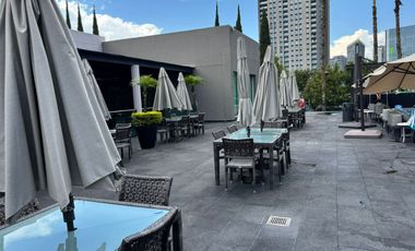 SE RENTA HERMOSA CASA EN PUERTA DEL BOSQUE, EN ESQUINA, A UNOS PASOS DE LA CASA CLUB