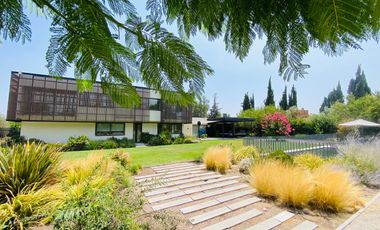 VENTA ESPECTACULAR CASA MEDITERRÁNEA EN EXCLUSIVO CONDOMINIO PIEDRA ROJA – DISEÑO VANGUARDISTA, LUJO Y FUNCIONALIDAD - 5D + 5B + SERVICIOS + PISCINA