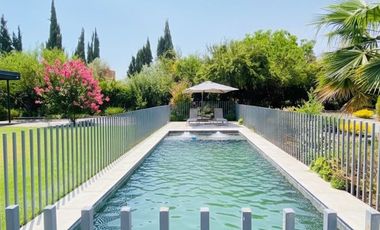 VENTA ESPECTACULAR CASA MEDITERRÁNEA EN EXCLUSIVO CONDOMINIO PIEDRA ROJA – DISEÑO VANGUARDISTA, LUJO Y FUNCIONALIDAD - 5D + 5B + SERVICIOS + PISCINA