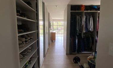 VENTA ESPECTACULAR CASA MEDITERRÁNEA EN EXCLUSIVO CONDOMINIO PIEDRA ROJA – DISEÑO VANGUARDISTA, LUJO Y FUNCIONALIDAD - 5D + 5B + SERVICIOS + PISCINA