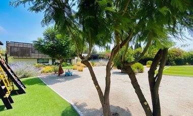 VENTA ESPECTACULAR CASA MEDITERRÁNEA EN EXCLUSIVO CONDOMINIO PIEDRA ROJA – DISEÑO VANGUARDISTA, LUJO Y FUNCIONALIDAD - 5D + 5B + SERVICIOS + PISCINA