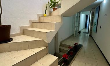 Se renta oficina con medio baño en planta alta en Metepec