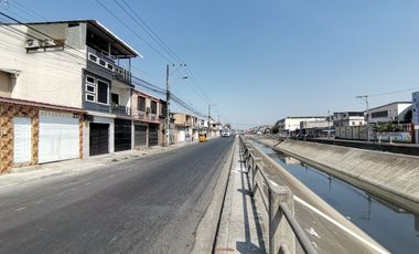 Casa en Mucho Lote 1 etapa 3 calle principal
