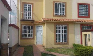 Casa en venta de 2 pisos, en el Fracc. Colinas de Plata, en la zona oriente de la ciudad de Pachuca, Hidalgo.