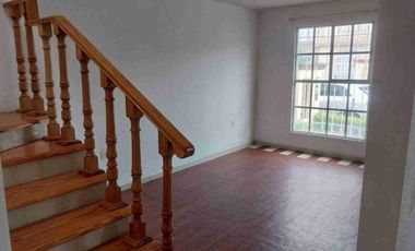 Casa en venta de 2 pisos, en el Fracc. Colinas de Plata, en la zona oriente de la ciudad de Pachuca, Hidalgo.