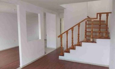 Casa en venta de 2 pisos, en el Fracc. Colinas de Plata, en la zona oriente de la ciudad de Pachuca, Hidalgo.