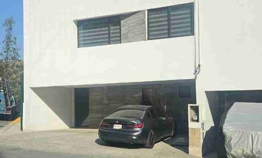 hermosa casa nueva en renta