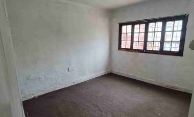 Se arrienda Casona 2 pisos y 3 dormitorios en Cerro Florida Valparaíso.