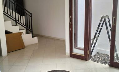 Minimum 2-year minimalist 2-story house for sale in Pemecutan area