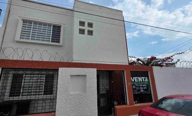 Casa de 3 pisos en esquina en venta, al sur de la ciudad de Pachuca, en Mineral de la Reforma, Hidalgo.