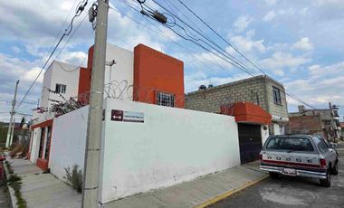 Casa de 3 pisos en esquina en venta, al sur de la ciudad de Pachuca, en Mineral de la Reforma, Hidalgo.