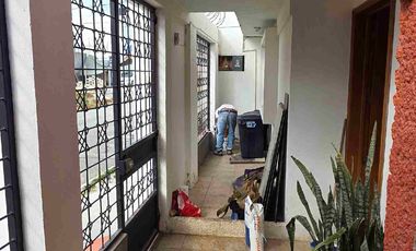 Casa de 3 pisos en esquina en venta, al sur de la ciudad de Pachuca, en Mineral de la Reforma, Hidalgo.