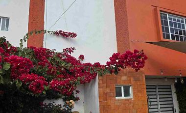 Casa de 3 pisos en esquina en venta, al sur de la ciudad de Pachuca, en Mineral de la Reforma, Hidalgo.