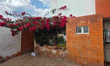 Casa de 3 pisos en esquina en venta, al sur de la ciudad de Pachuca, en Mineral de la Reforma, Hidalgo.