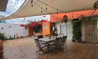 Casa de 3 pisos en esquina en venta, al sur de la ciudad de Pachuca, en Mineral de la Reforma, Hidalgo.