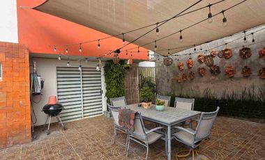 Casa de 3 pisos en esquina en venta, al sur de la ciudad de Pachuca, en Mineral de la Reforma, Hidalgo.