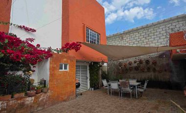 Casa de 3 pisos en esquina en venta, al sur de la ciudad de Pachuca, en Mineral de la Reforma, Hidalgo.