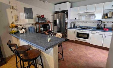 Casa de 3 pisos en esquina en venta, al sur de la ciudad de Pachuca, en Mineral de la Reforma, Hidalgo.