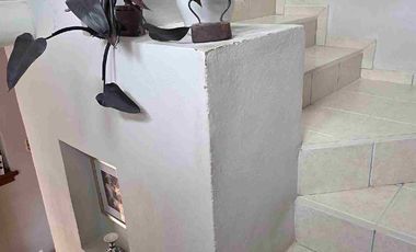 Casa de 3 pisos en esquina en venta, al sur de la ciudad de Pachuca, en Mineral de la Reforma, Hidalgo.