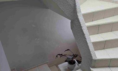 Casa de 3 pisos en esquina en venta, al sur de la ciudad de Pachuca, en Mineral de la Reforma, Hidalgo.