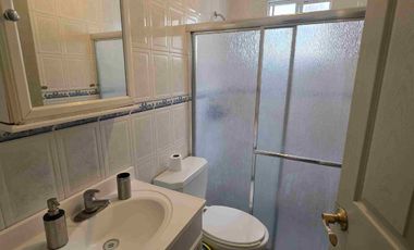 Casa de 3 pisos en esquina en venta, al sur de la ciudad de Pachuca, en Mineral de la Reforma, Hidalgo.