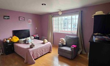 Casa de 3 pisos en esquina en venta, al sur de la ciudad de Pachuca, en Mineral de la Reforma, Hidalgo.